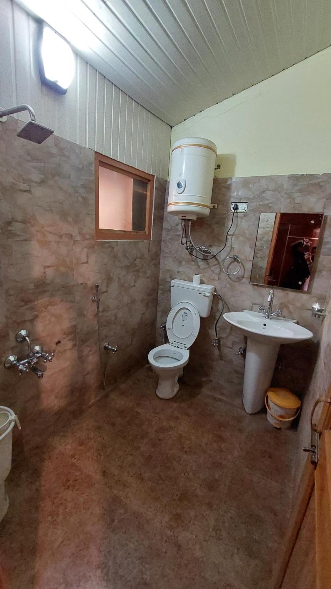 Hotel Outlook Pahalgām Εξωτερικό φωτογραφία